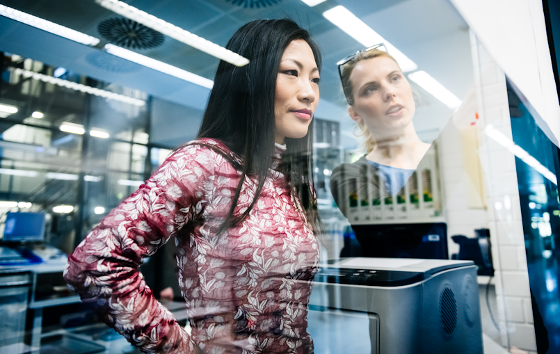 Two women using Kappa Architecture